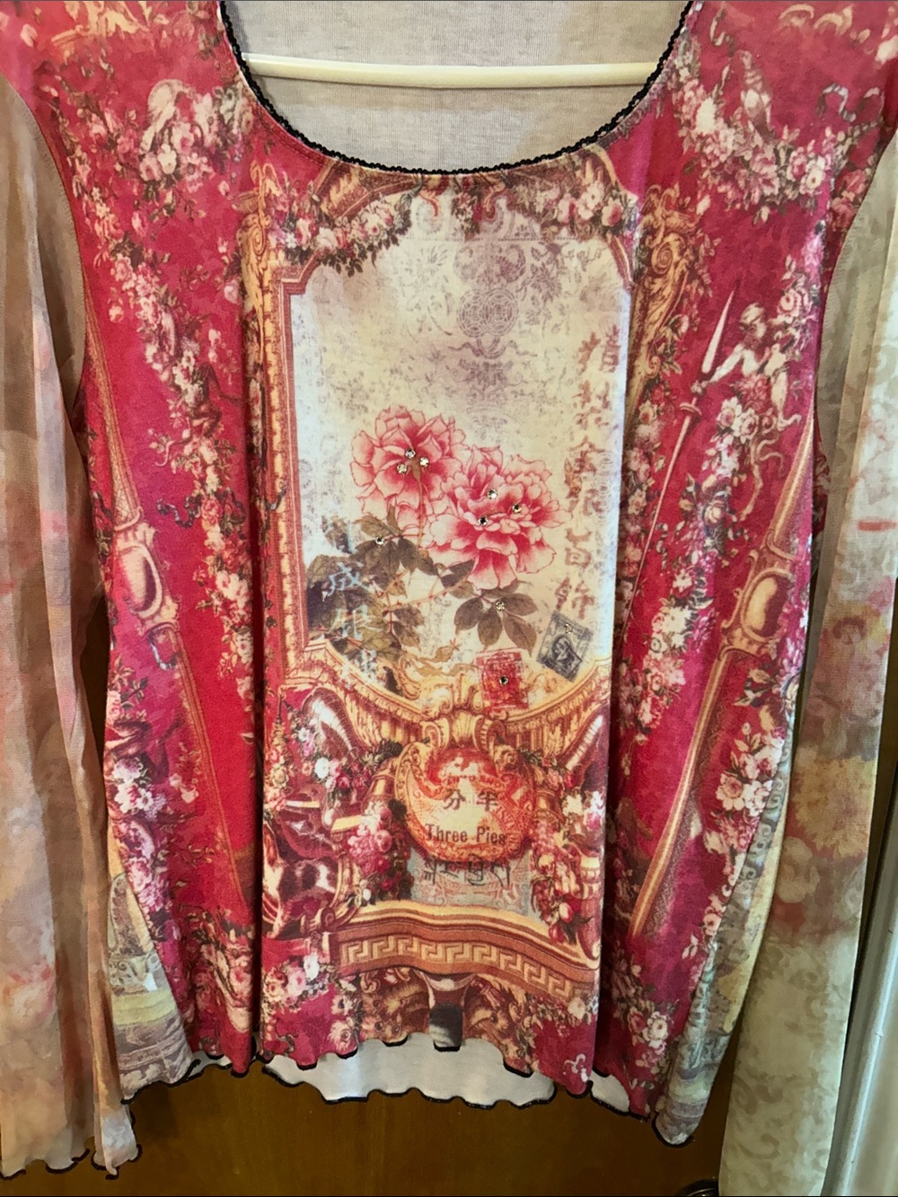 Yukiko Red-Pink Floral Scenic Long Sleeve Top. L. Great shape!